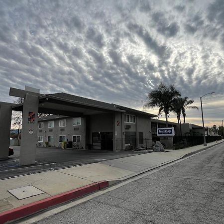 Travelodge By Wyndham Fairplex פומונה מראה חיצוני תמונה