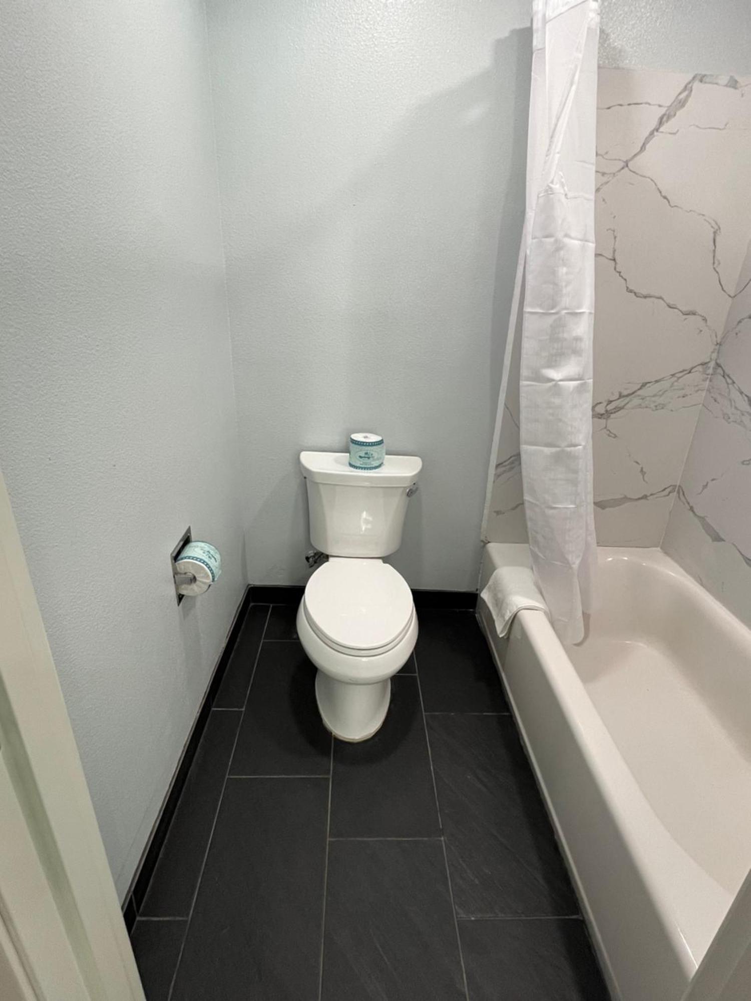 Travelodge By Wyndham Fairplex פומונה מראה חיצוני תמונה