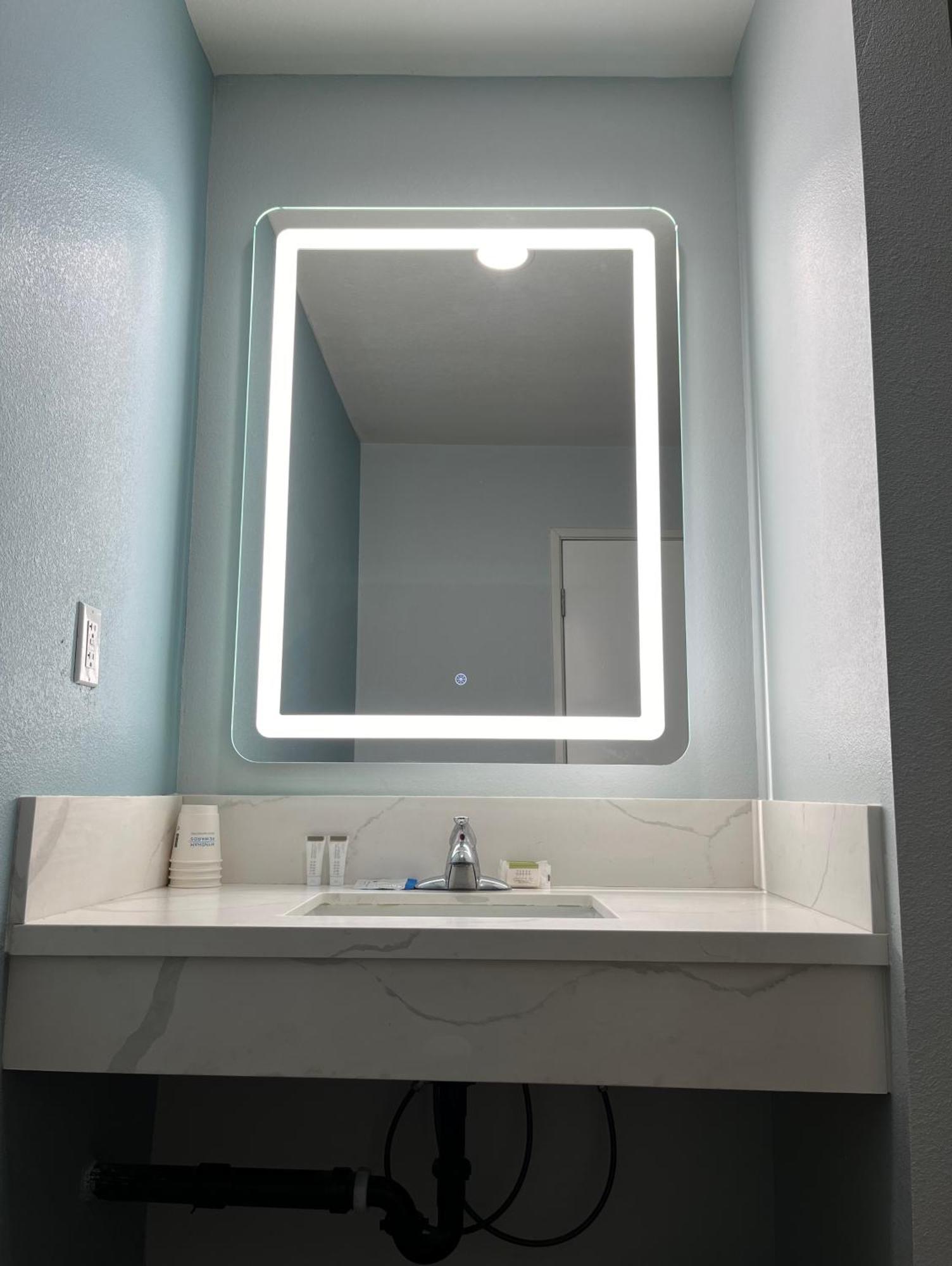 Travelodge By Wyndham Fairplex פומונה מראה חיצוני תמונה