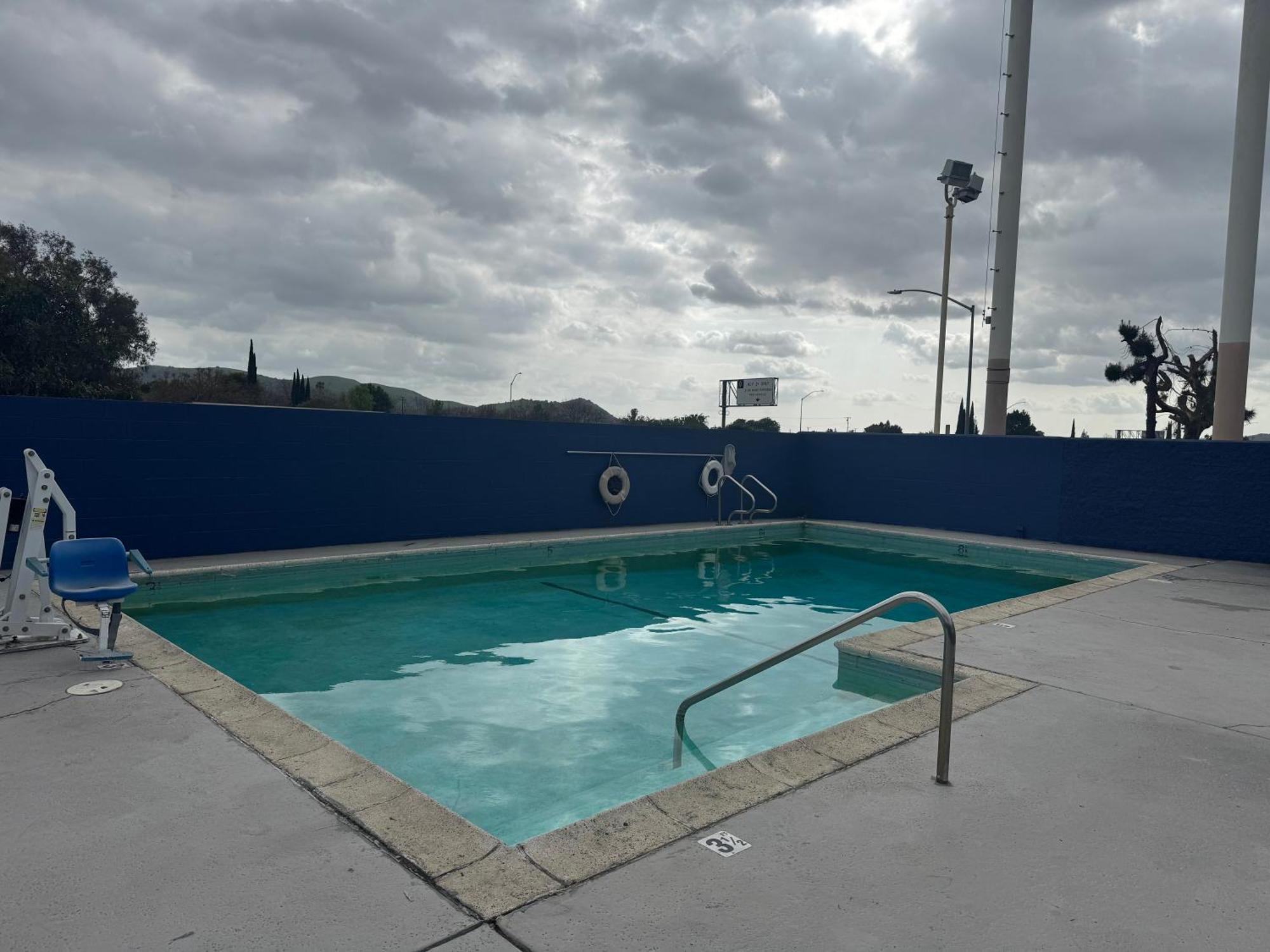 Travelodge By Wyndham Fairplex פומונה מראה חיצוני תמונה
